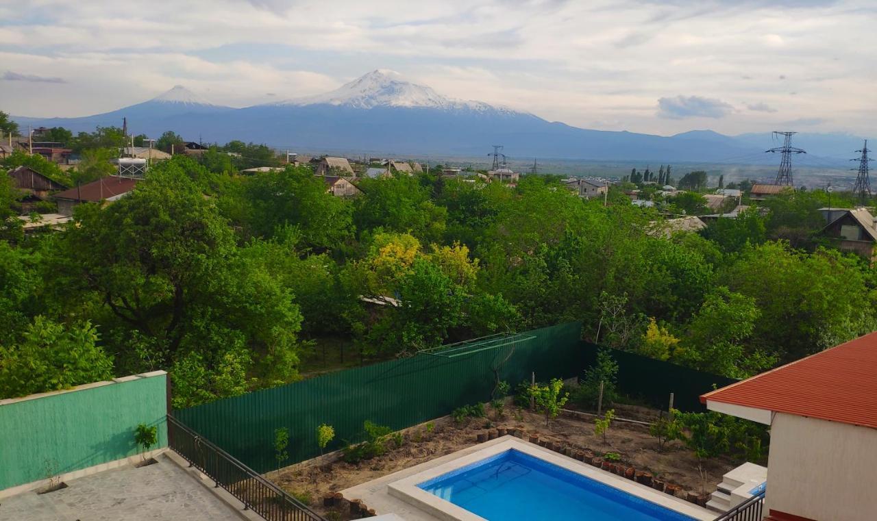 Apex Rest House Of 10 Rooms And Pool Ереван Екстериор снимка
