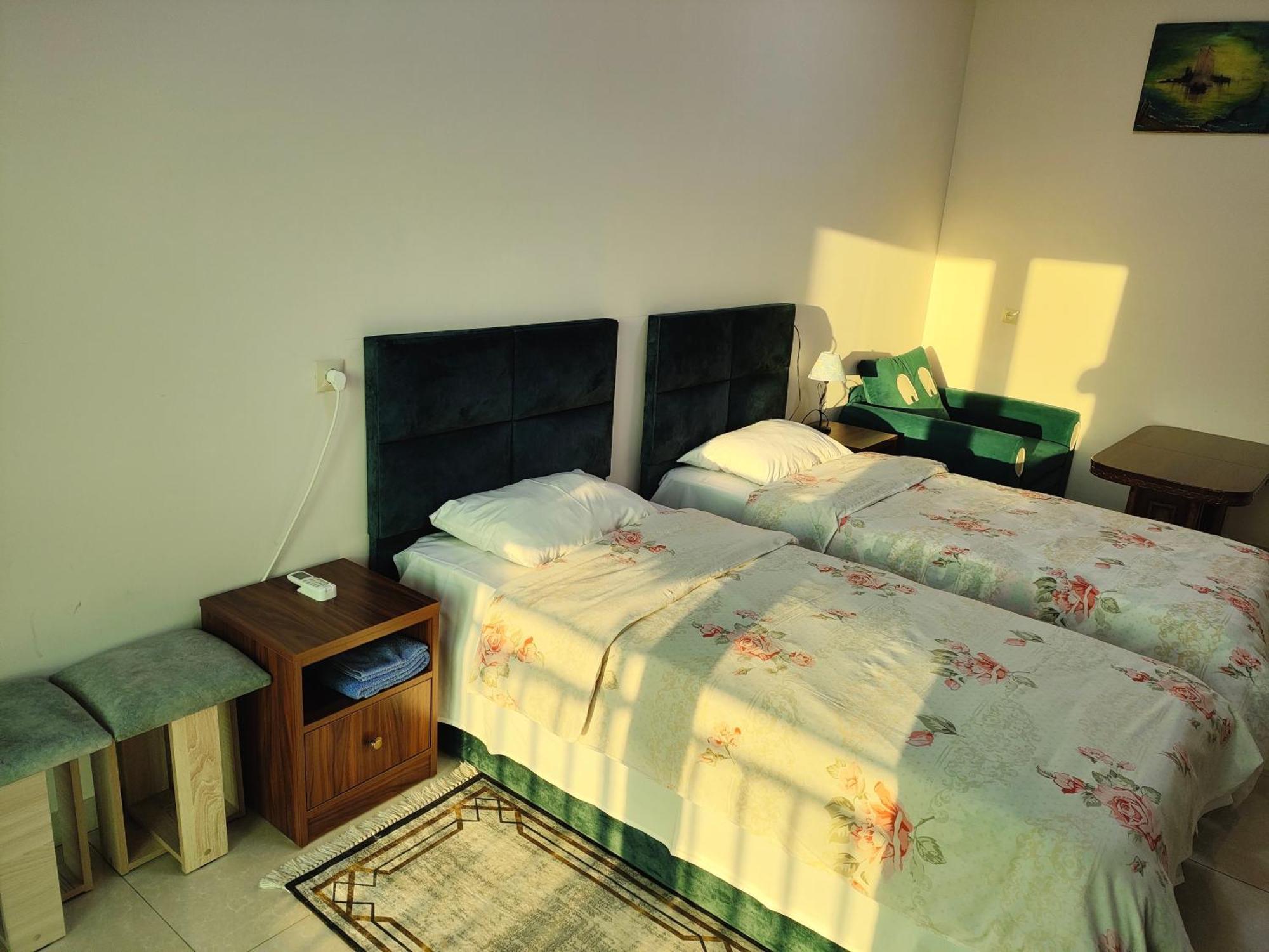 Apex Rest House Of 10 Rooms And Pool Ереван Екстериор снимка