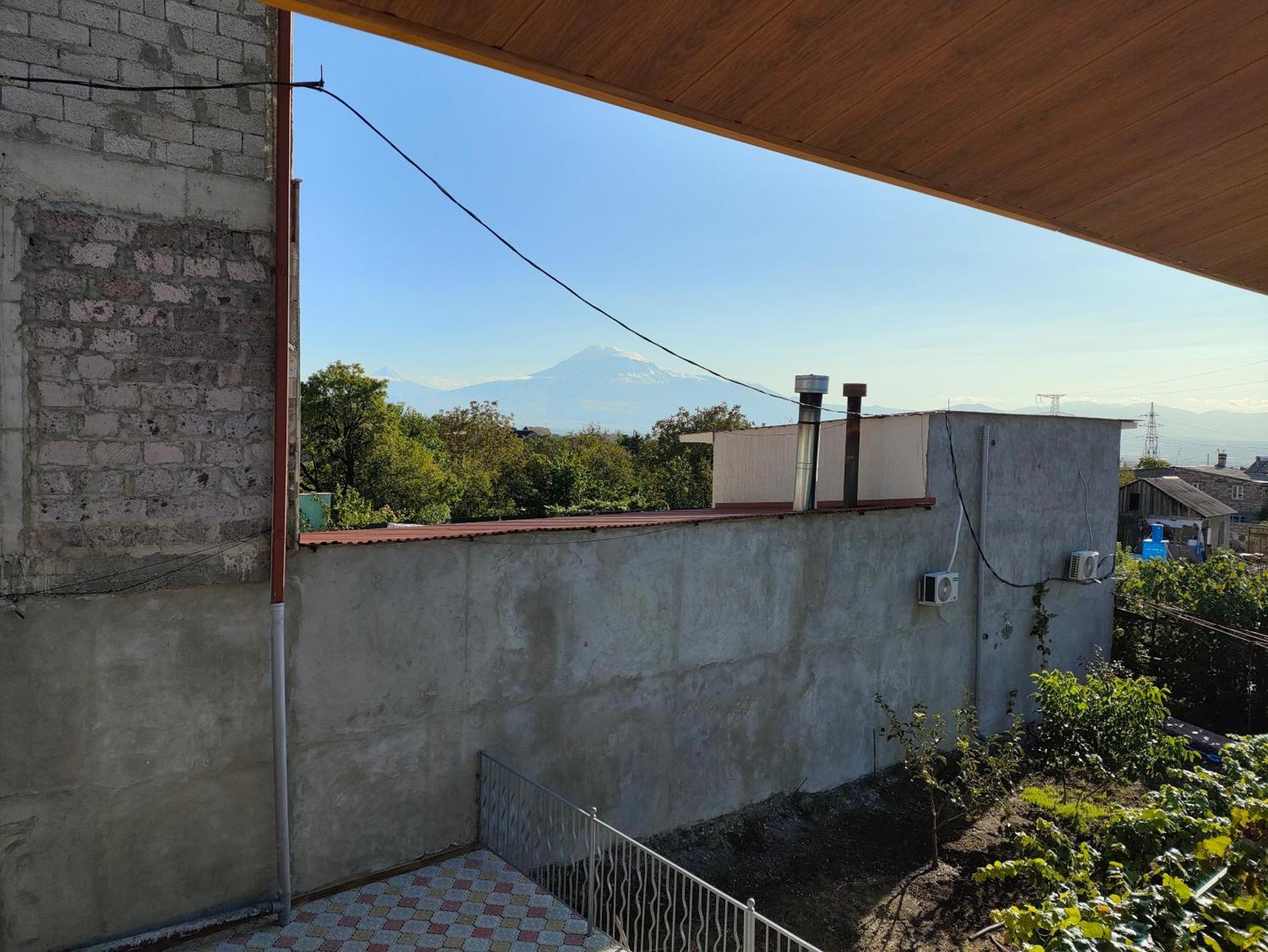 Apex Rest House Of 10 Rooms And Pool Ереван Екстериор снимка