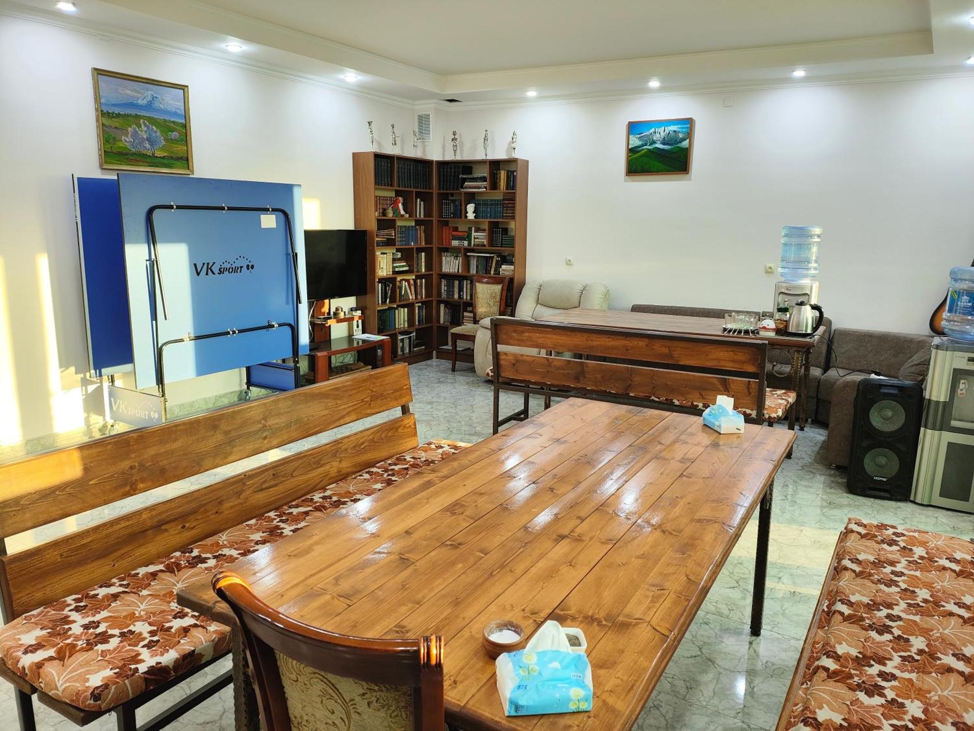 Apex Rest House Of 10 Rooms And Pool Ереван Екстериор снимка