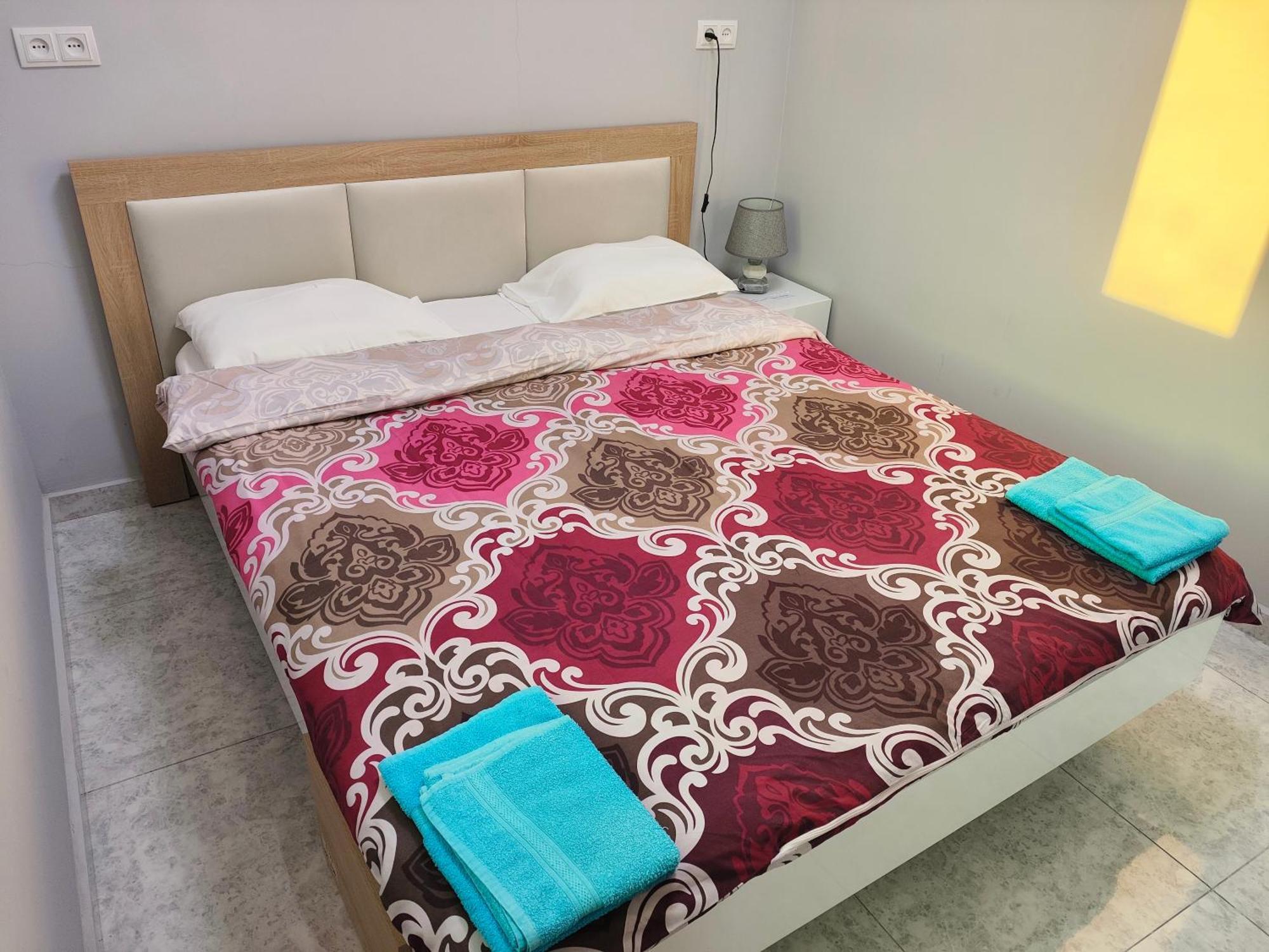 Apex Rest House Of 10 Rooms And Pool Ереван Екстериор снимка