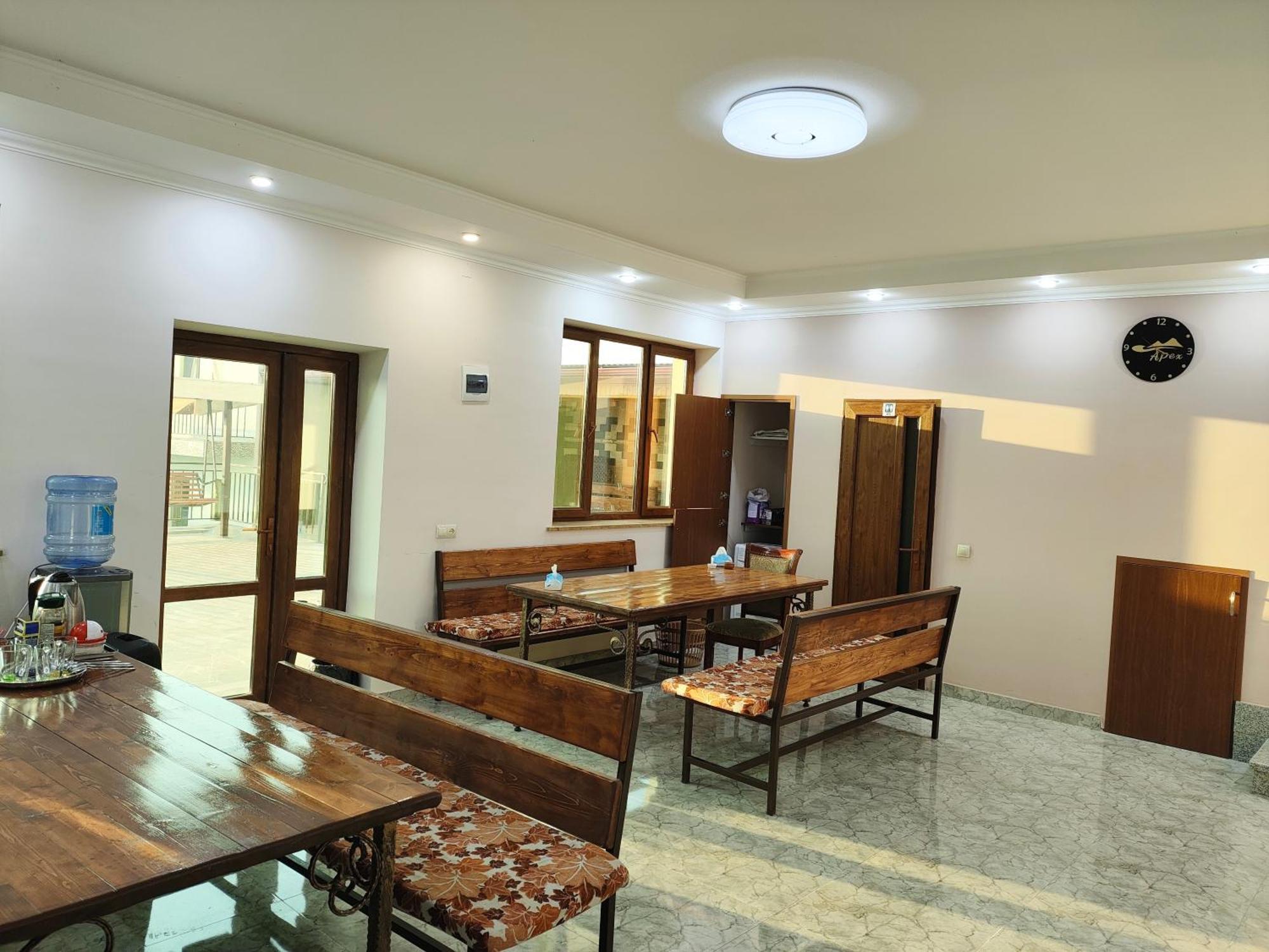 Apex Rest House Of 10 Rooms And Pool Ереван Екстериор снимка