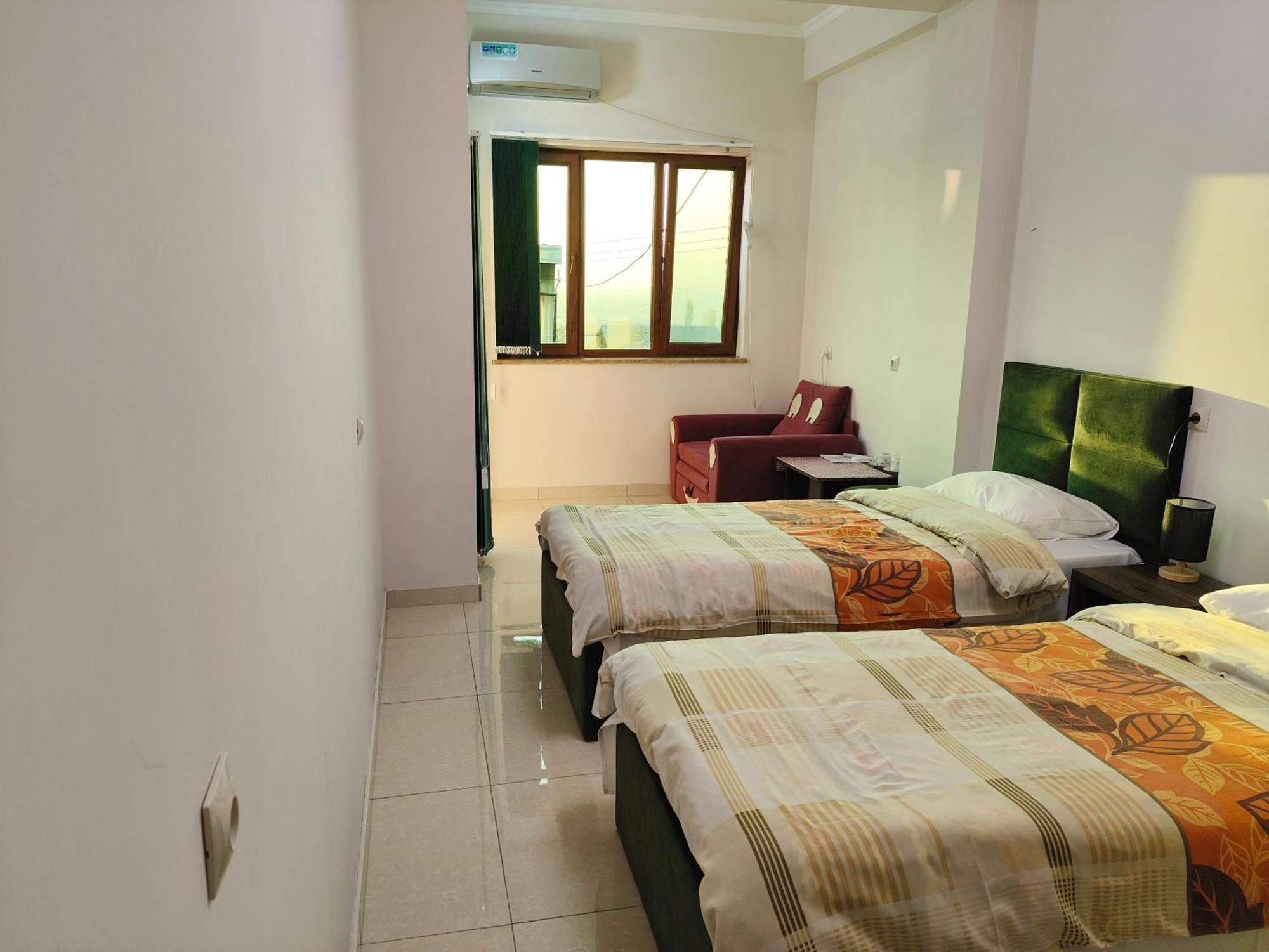 Apex Rest House Of 10 Rooms And Pool Ереван Екстериор снимка