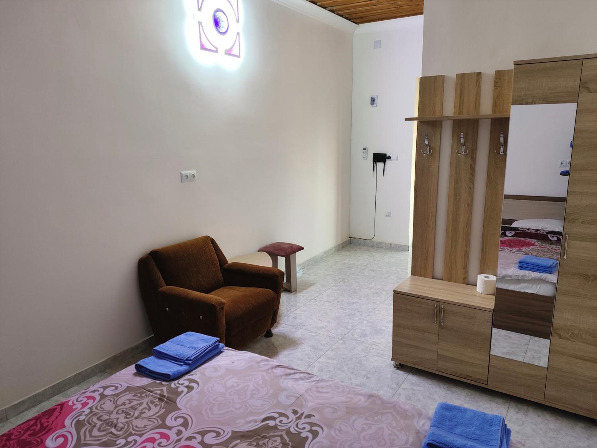 Apex Rest House Of 10 Rooms And Pool Ереван Екстериор снимка