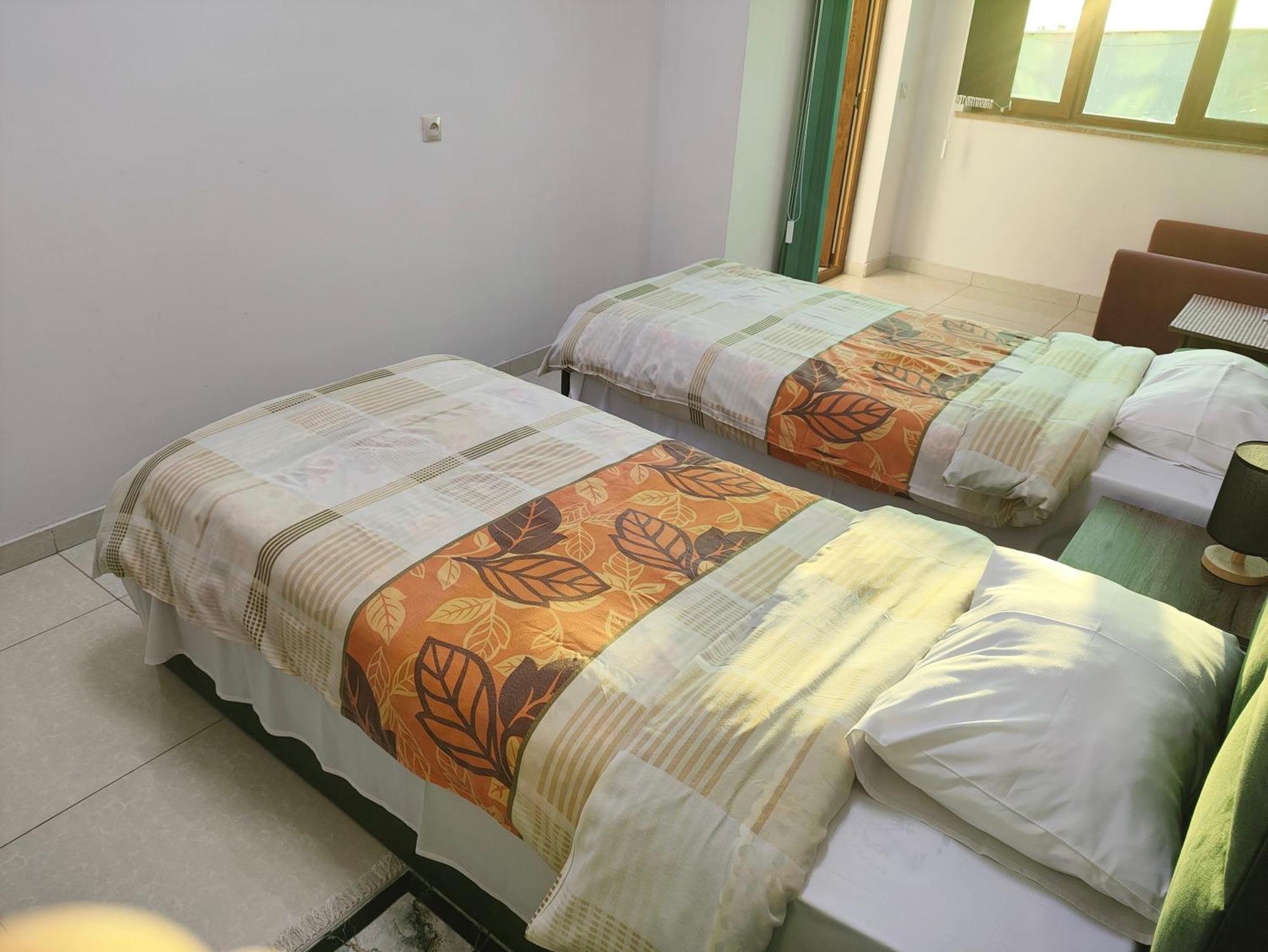Apex Rest House Of 10 Rooms And Pool Ереван Екстериор снимка