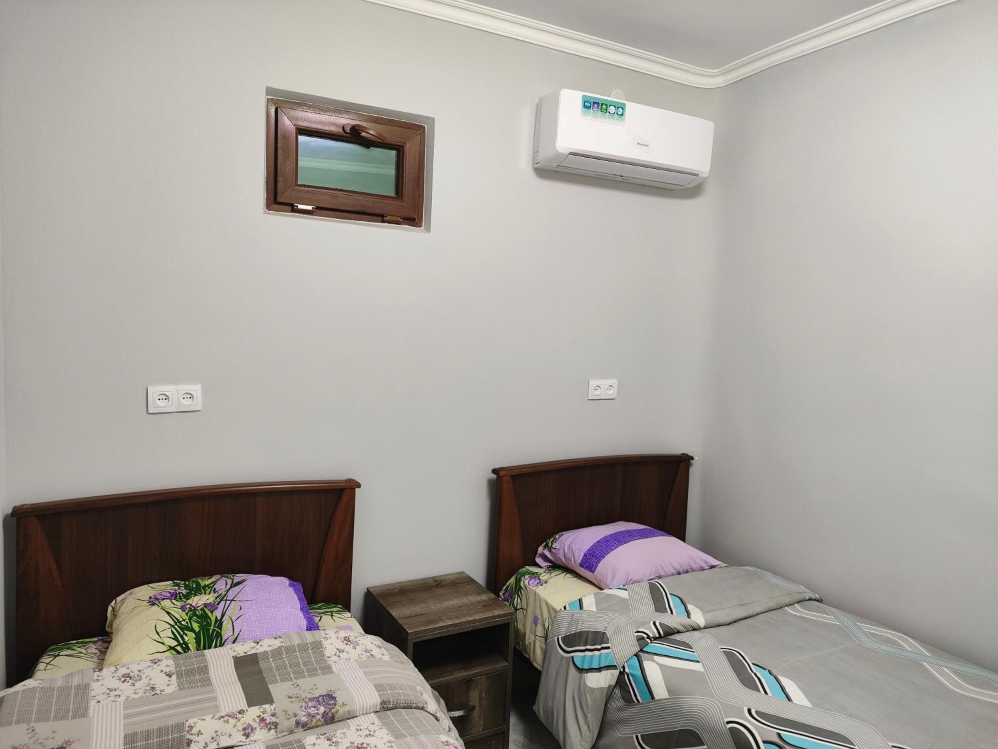 Apex Rest House Of 10 Rooms And Pool Ереван Екстериор снимка