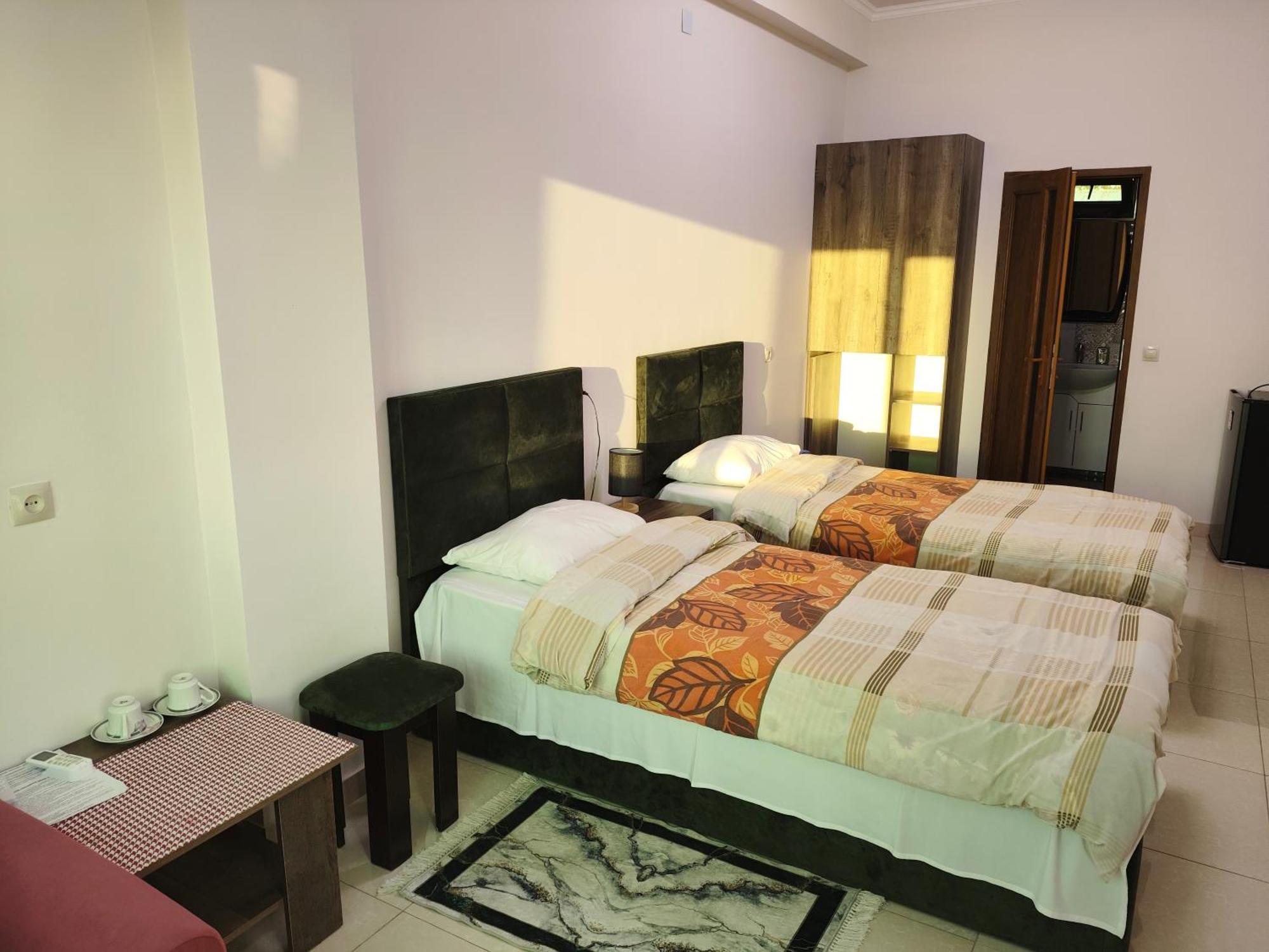 Apex Rest House Of 10 Rooms And Pool Ереван Екстериор снимка