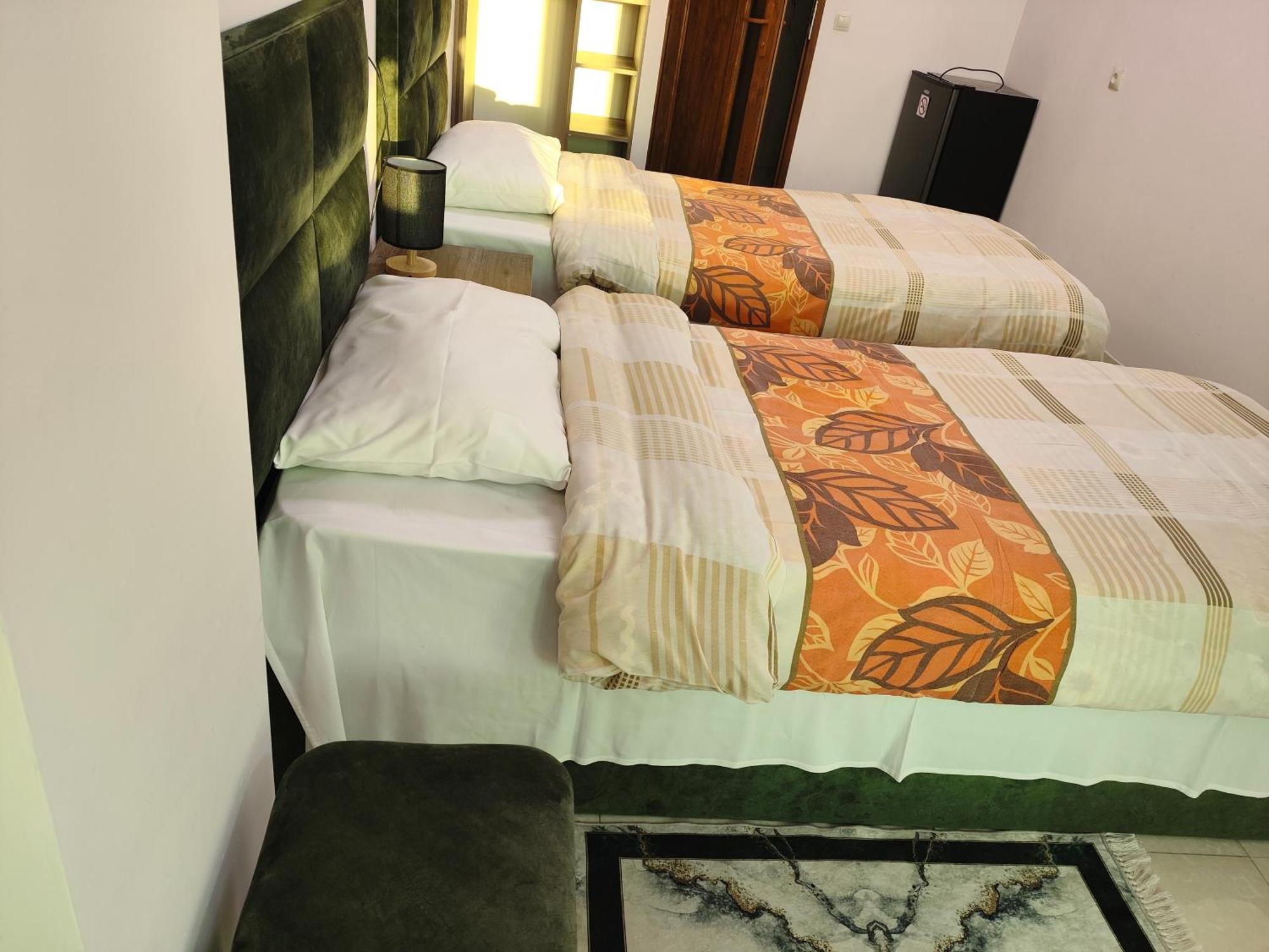 Apex Rest House Of 10 Rooms And Pool Ереван Екстериор снимка