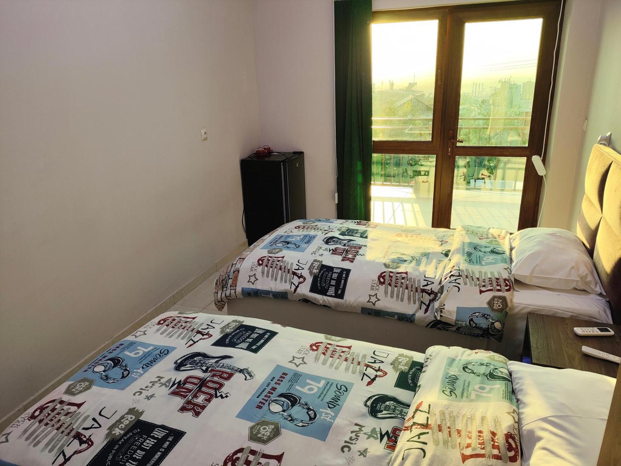 Apex Rest House Of 10 Rooms And Pool Ереван Екстериор снимка