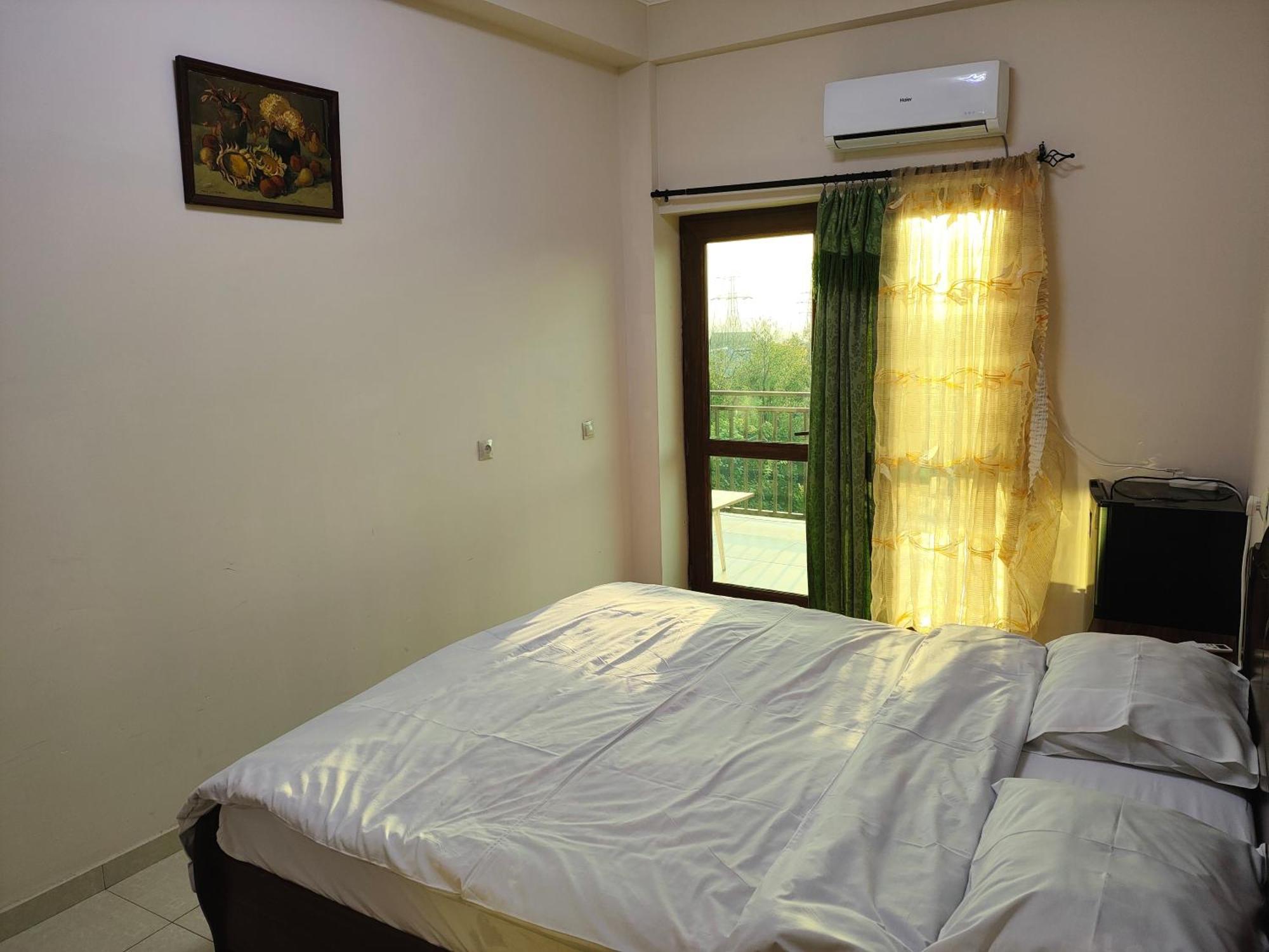Apex Rest House Of 10 Rooms And Pool Ереван Екстериор снимка
