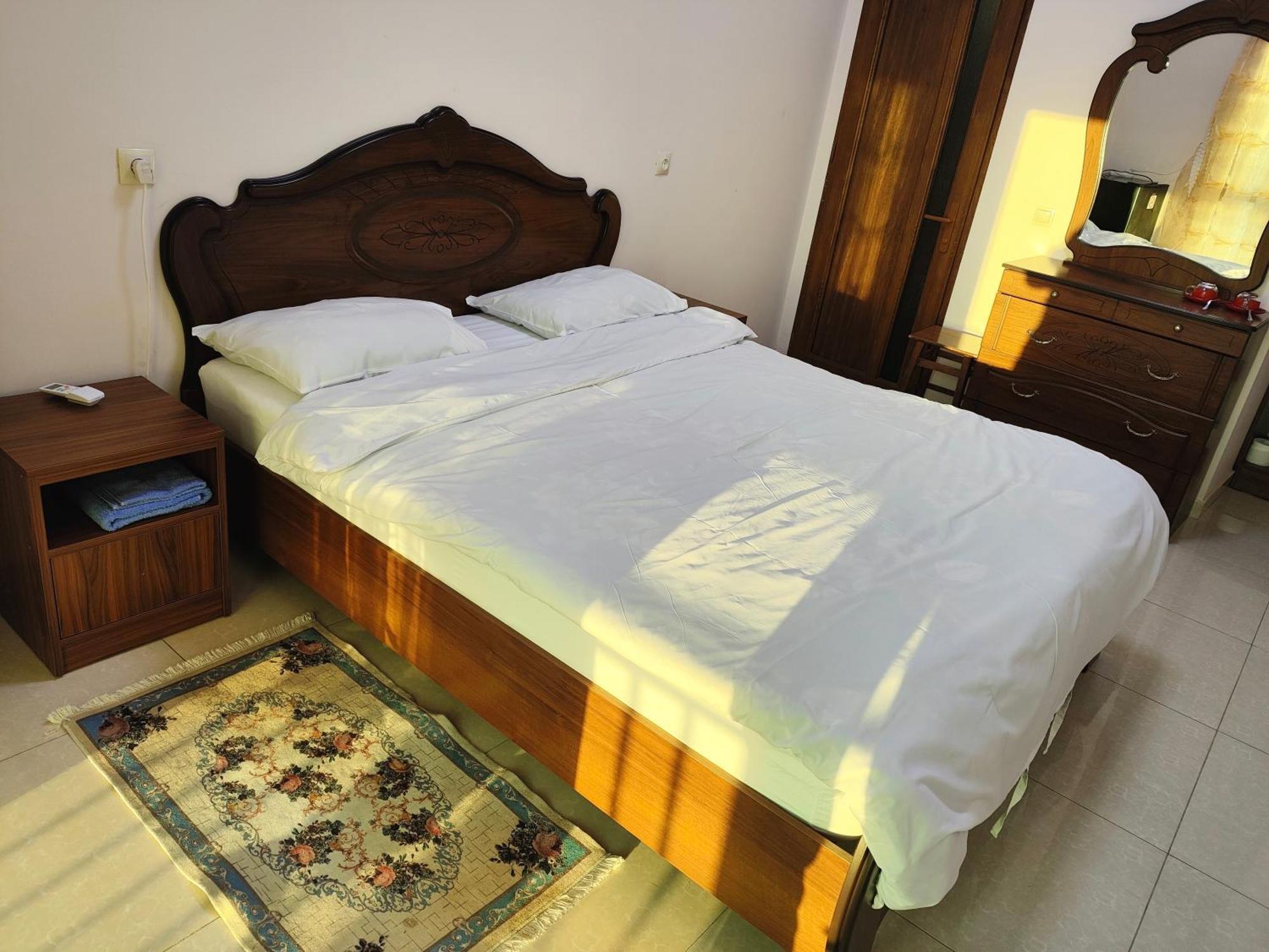 Apex Rest House Of 10 Rooms And Pool Ереван Екстериор снимка