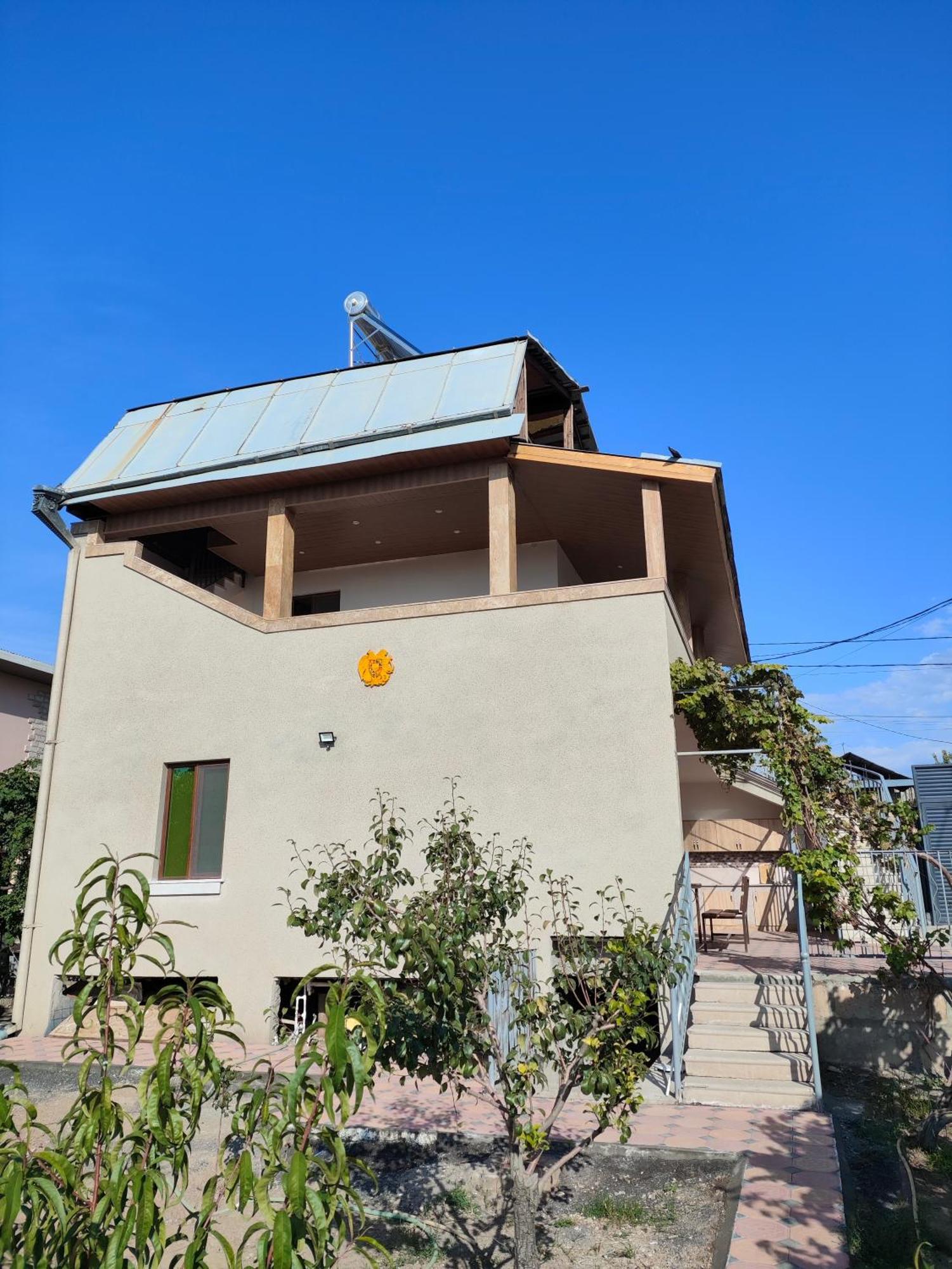 Apex Rest House Of 10 Rooms And Pool Ереван Стая снимка