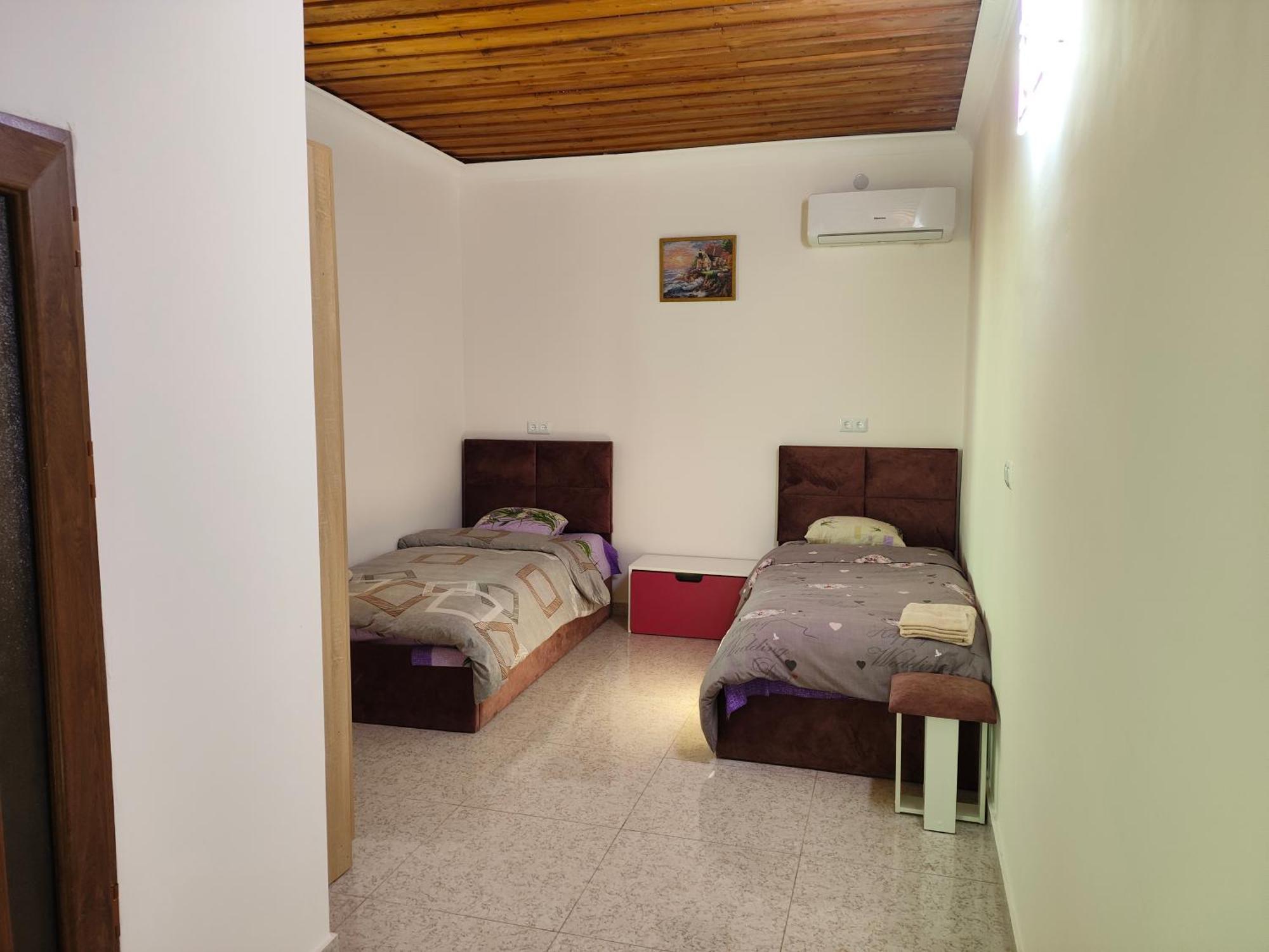 Apex Rest House Of 10 Rooms And Pool Ереван Екстериор снимка