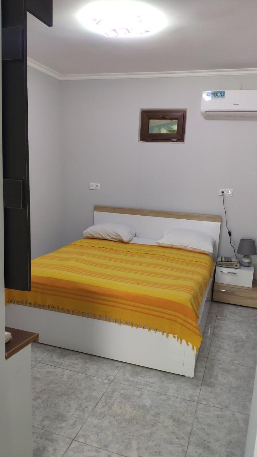 Apex Rest House Of 10 Rooms And Pool Ереван Екстериор снимка